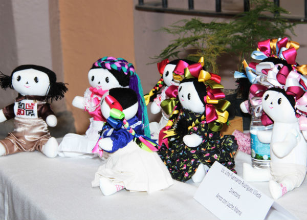 Debuta muñeca Hmädi