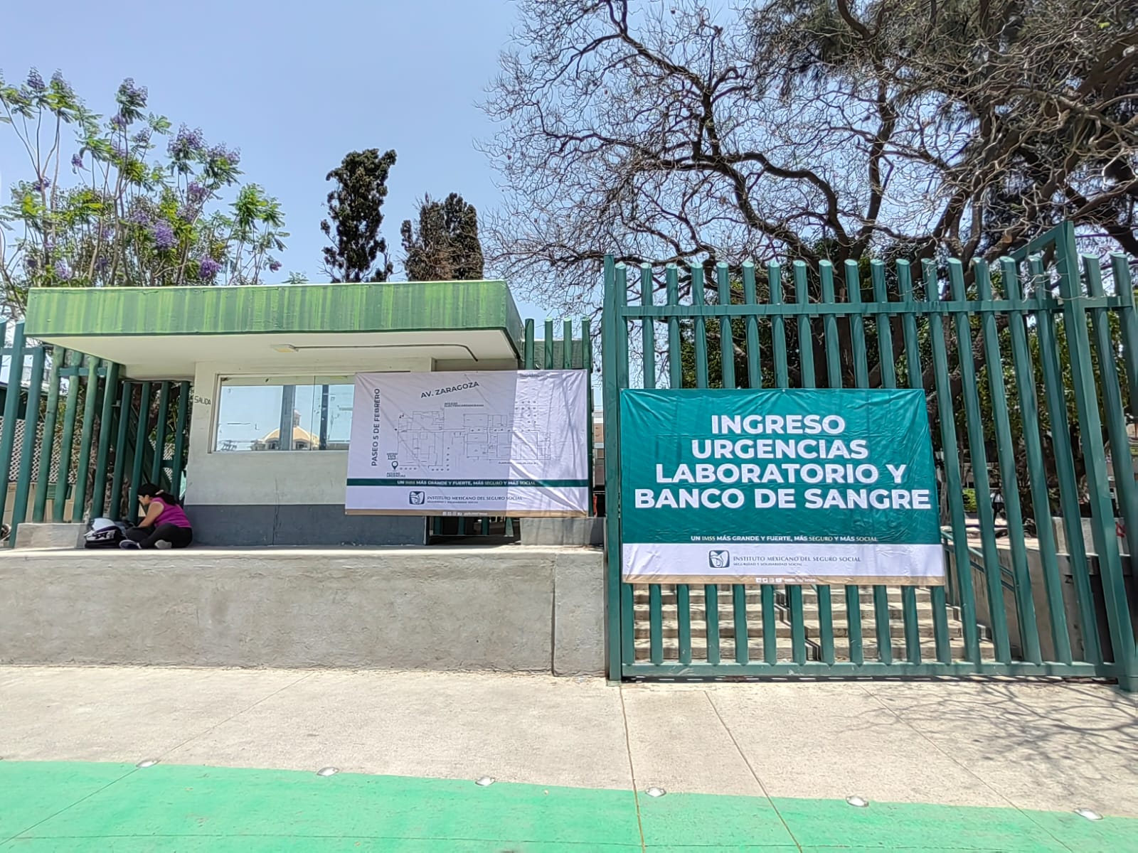 Cambian entradas peatonales al IMSS de 5 de Febrero