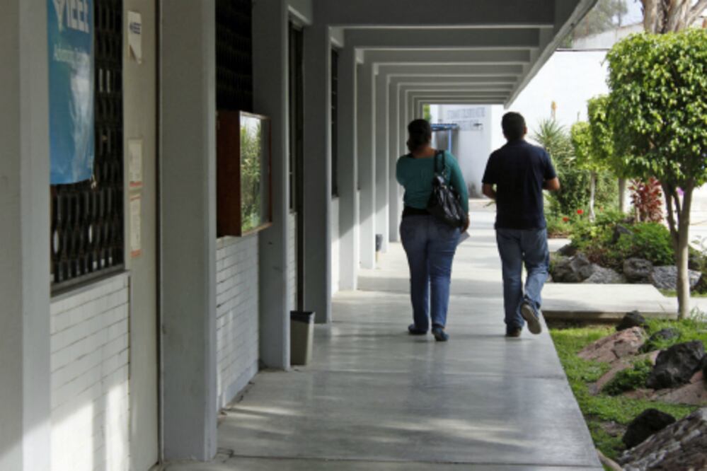 Buscan más sueldo para egresados