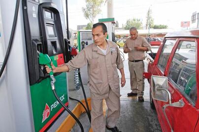  Panistas buscan en Cámara bajar precio a gasolina  