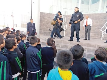 Alumnos de primaria visitan  sede de la  PF