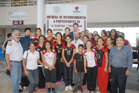 Reconocen esfuerzo de medallistas queretanos