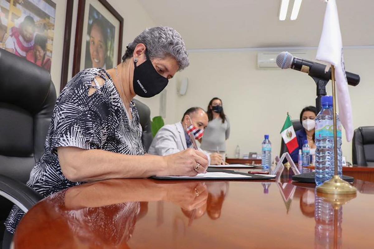 "Autoridades no enfrentan la tercera ola del Covid-19", denuncia rectora de la UAQ