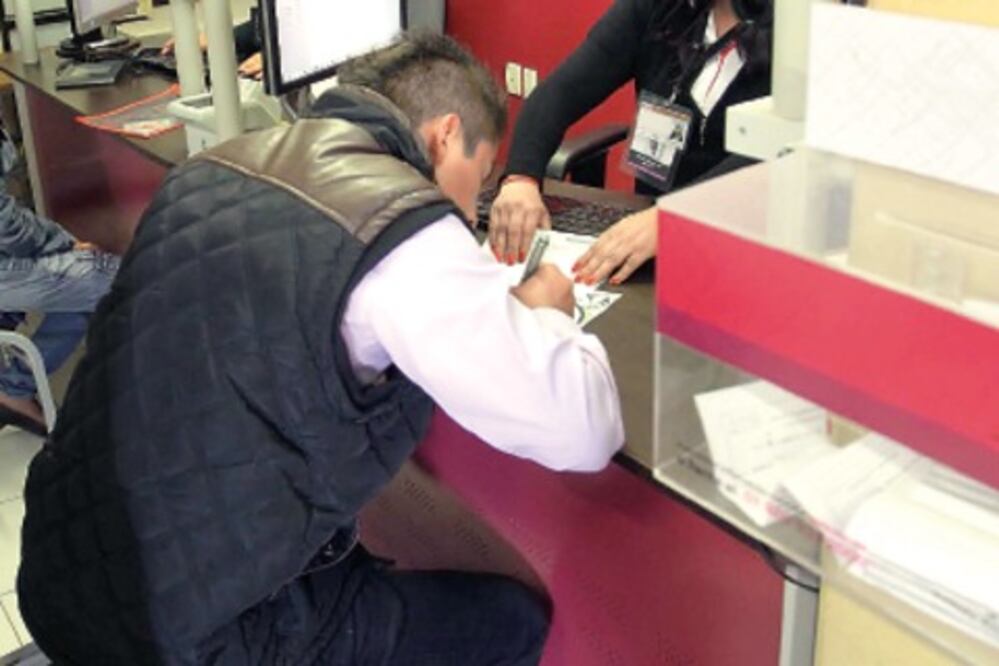 Reconoce contratación de ‘coyotes’