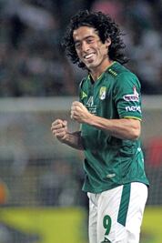 Tres gallos y una fiera