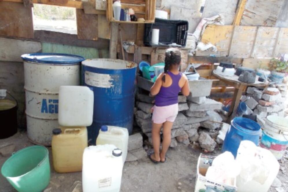 Habitantes de Cerro de la Cruz carecen de agua