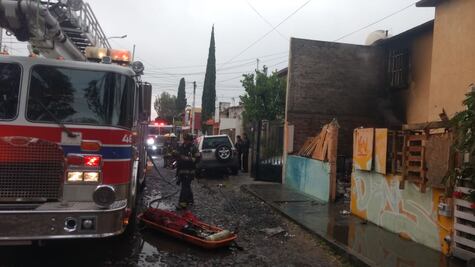 Se incendia casa en Constituyentes del Retablo