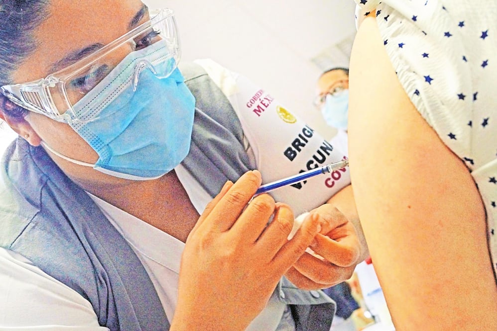 Llama México a evitar acaparamiento de vacunas