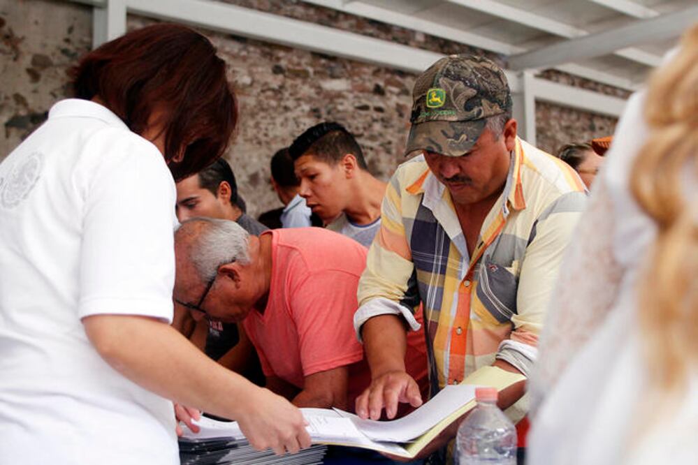 Familias de las colonias 20 de Enero, 21 de Marzo, Arboledas del Sur, Bernardo Quintana y El Milagrito, entre otras, fueron beneficiados con el programa. (ESPECIAL)