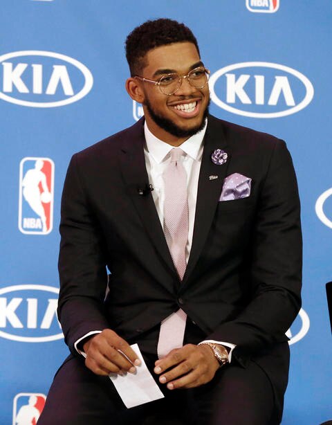 Eligen a Towns Novato del Año NBA