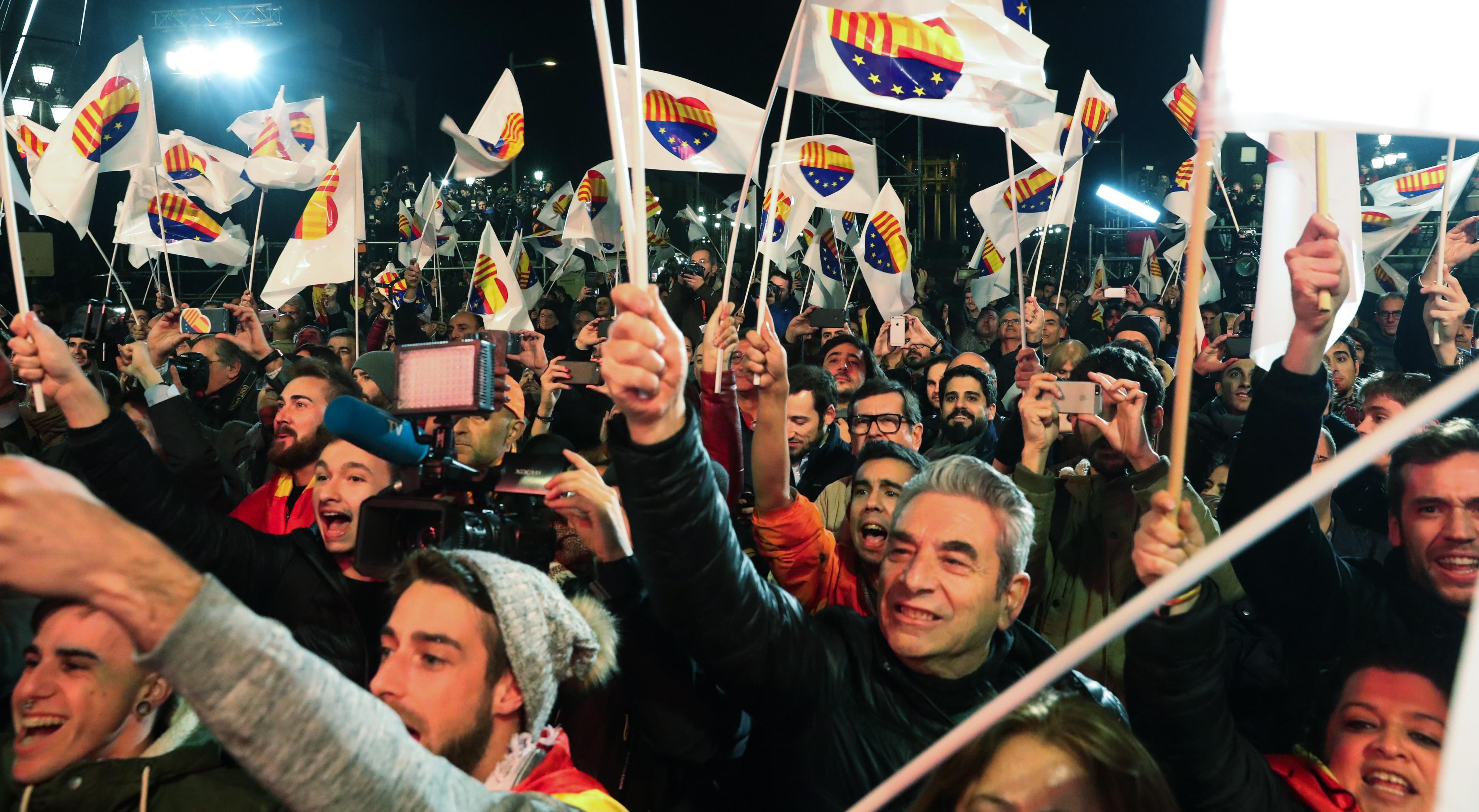 Independentistas catalanes consiguen la mayoría absoluta de escaños al 99,1 %