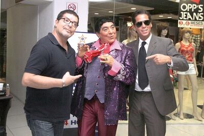 Roberto Palazuelos, en contra de la adopción gay