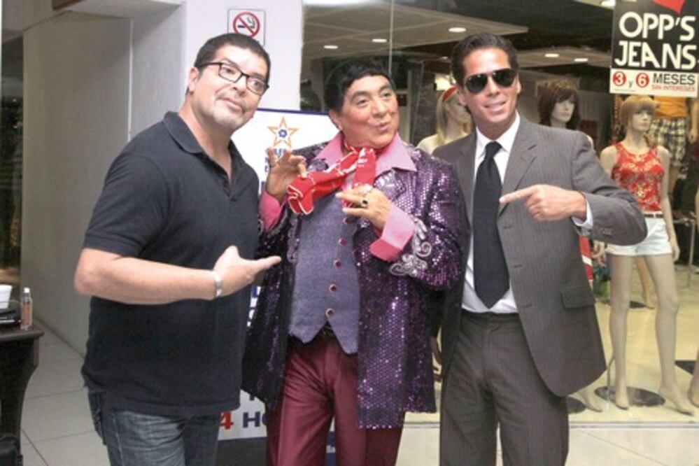 Roberto Palazuelos, en contra de la adopción gay