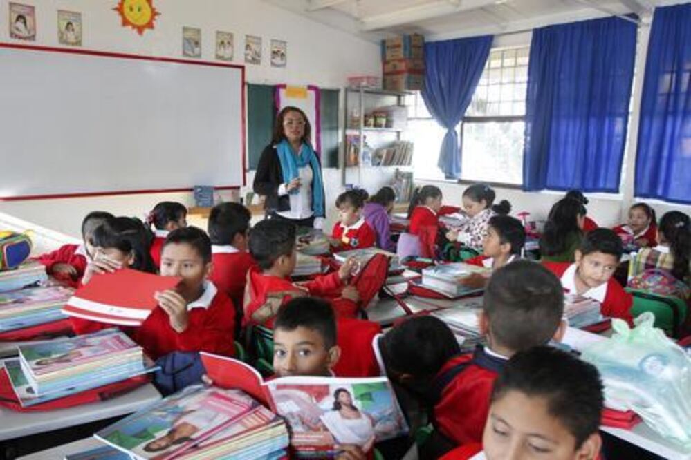 Firman pacto para becar a jóvenes de San Joaquín