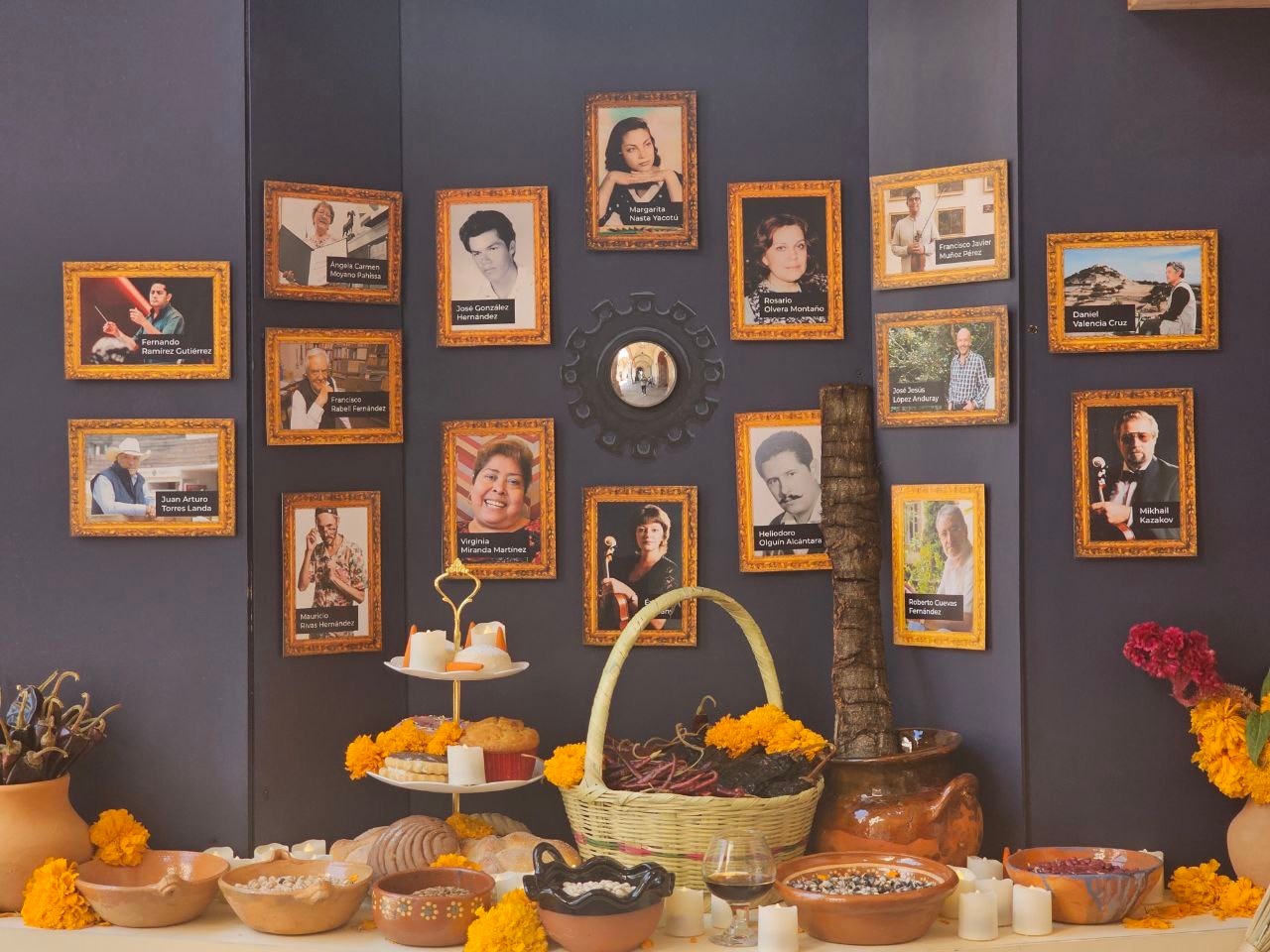 Dedican altar a artistas queretanos fallecidos; se encuentra en el Centro de Artes