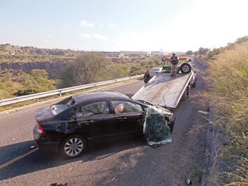 Sobrevive mujer  a volcadura