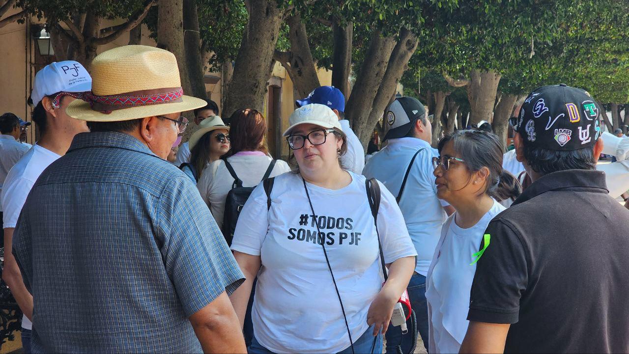 Trabajadores y estudiantes de Querétaro marchan contra reforma