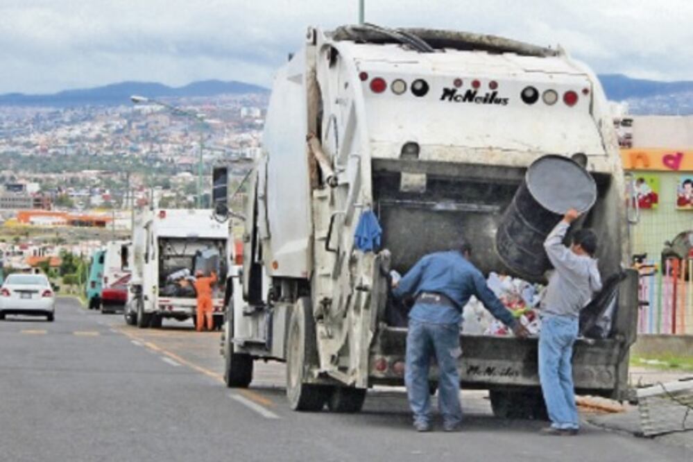 Donan camión de basura en Paseos de El Marqués