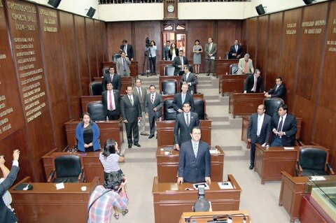 Diputados atrasan elegir Mesa Directiva