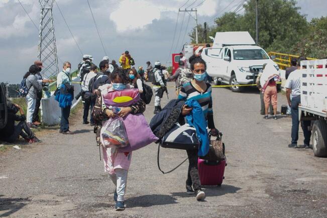 Por lluvias, evacúan a 2 mil 440 personas