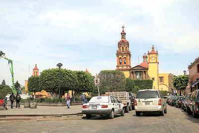 Van por tranvía en San Juan del Río