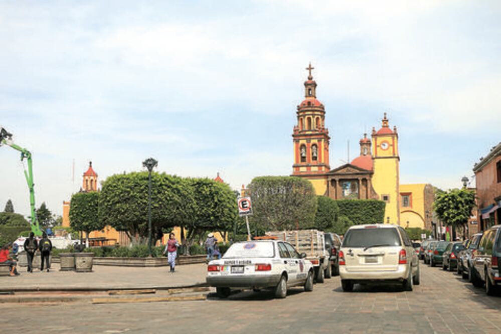 Van por tranvía en San Juan del Río