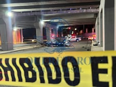 Dos personas mueren tras caer en un Mustang desde puente de la carretera 57