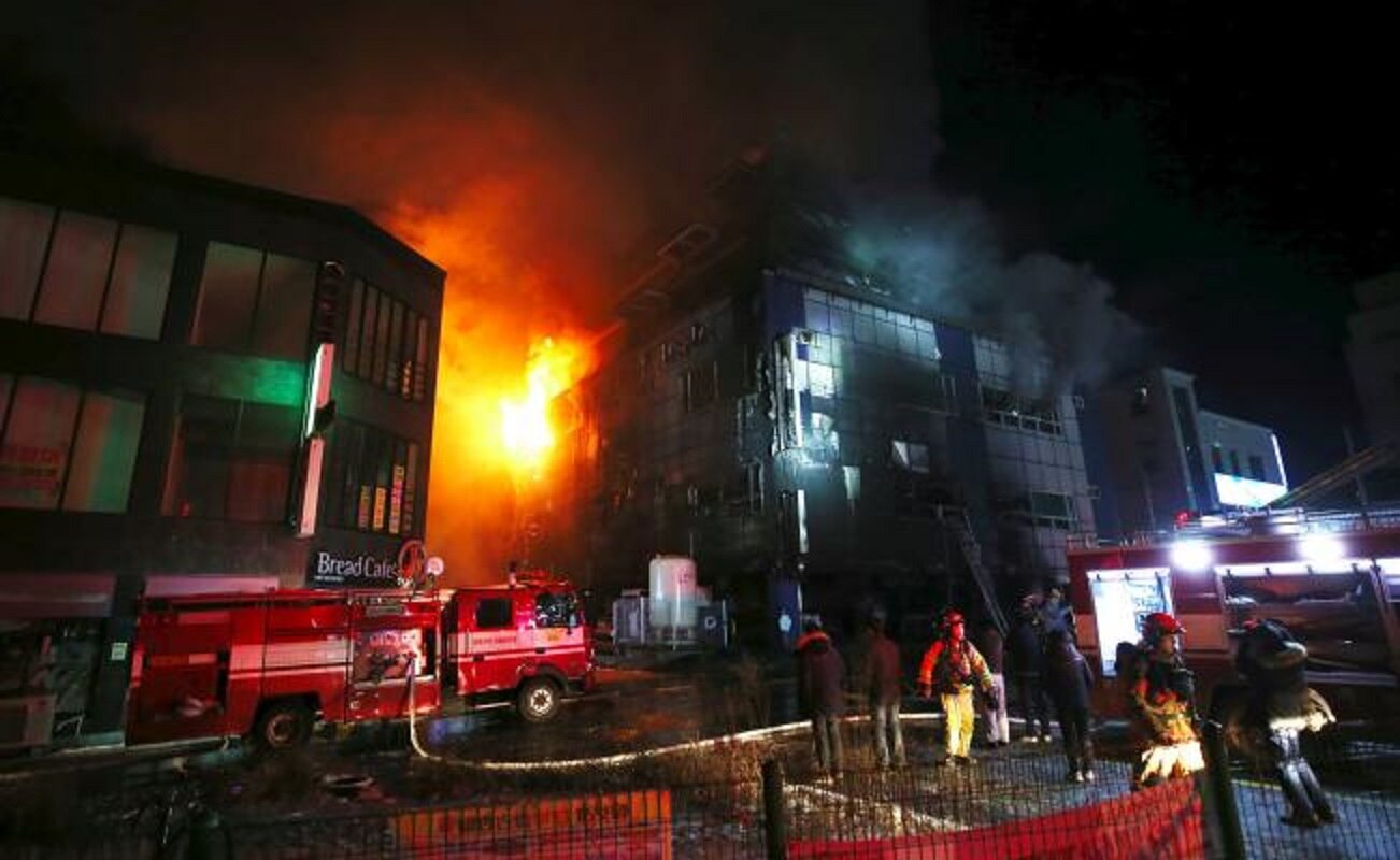 Incendio en sauna de Corea del Sur deja al menos 29 muertos