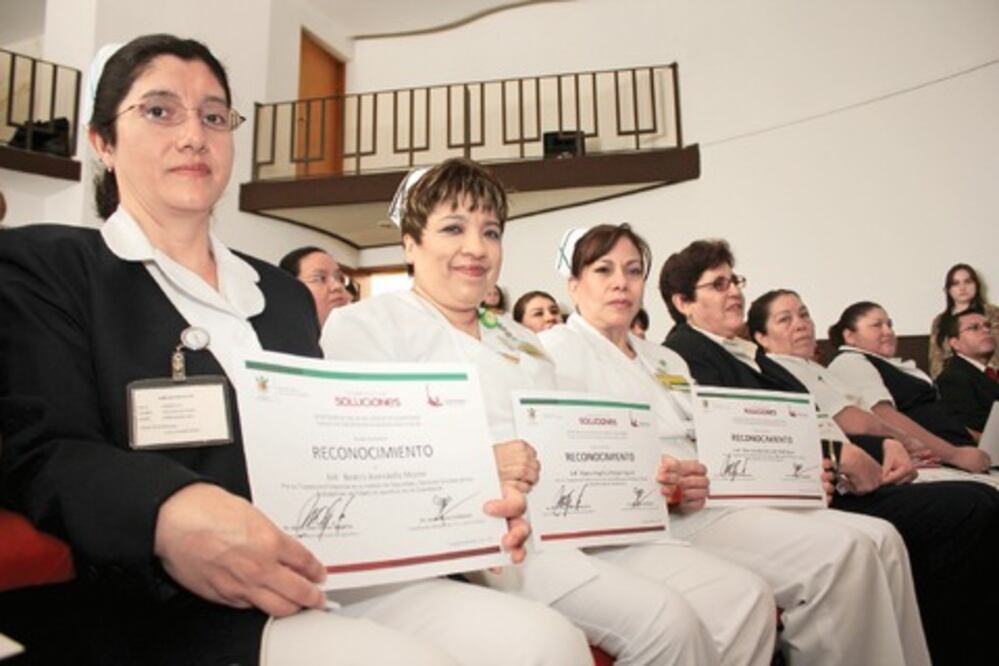 Reconocen desempeño  de enfermeras 