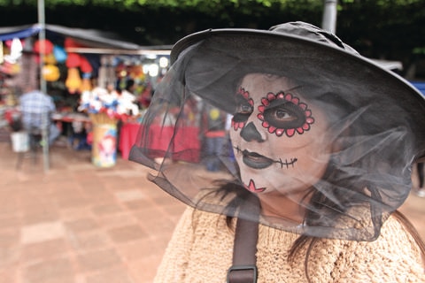 Reportan bajas ventas en feria de Todos los Santos