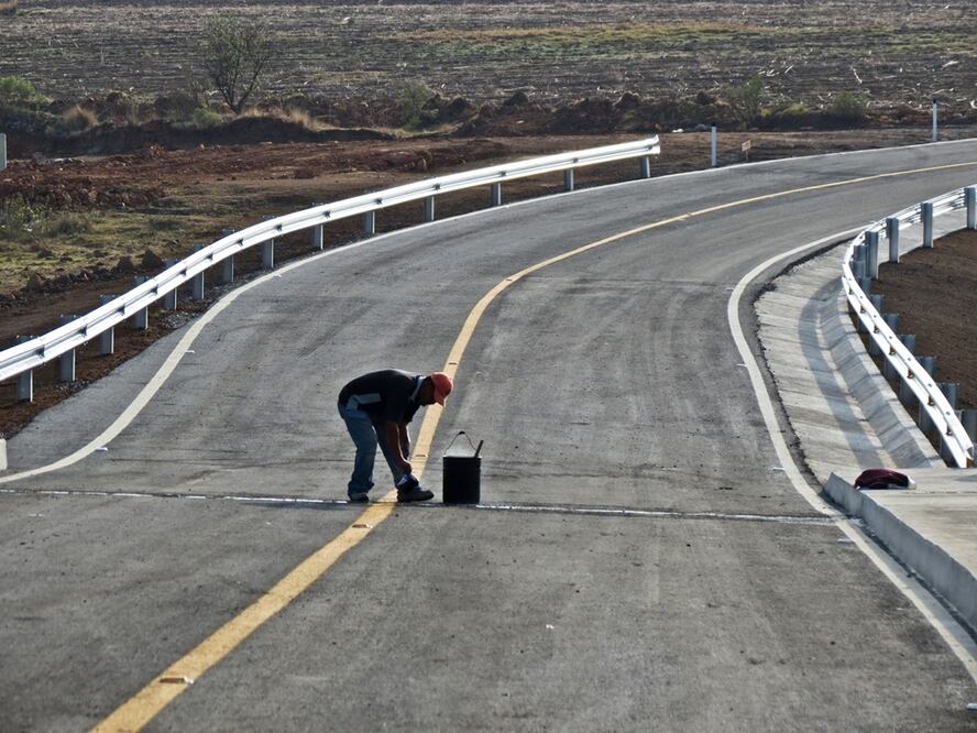 Los pendientes para el siguiente año en el rubro de carreteras obedecían a la conexión de comunidades de la zona serrana y de los municipios de Colón y Arroyo Seco, con las cabeceras municipales (FOTOS: OBTURE)