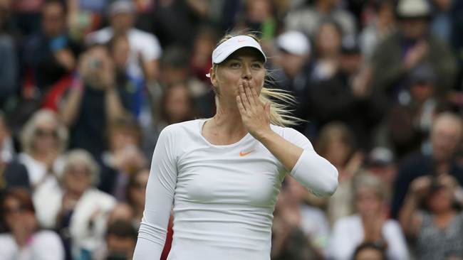 Sharapova sigue en Wimbledon