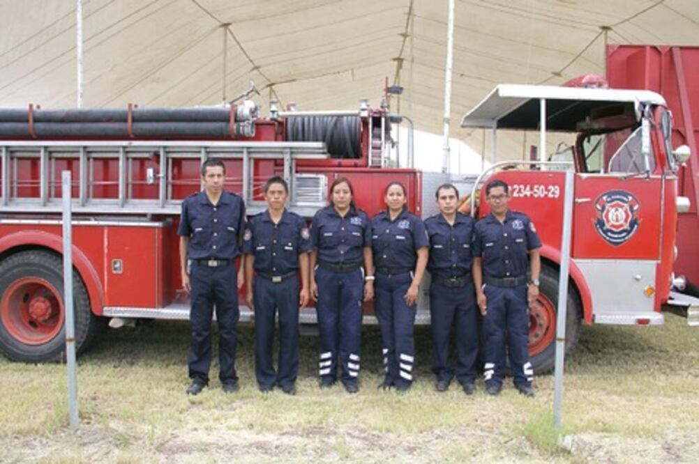 Buscan apoyo de Pemex a bomberos