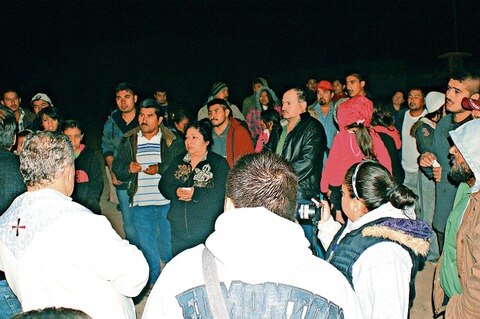 Migrantes regresan a EU en caravana