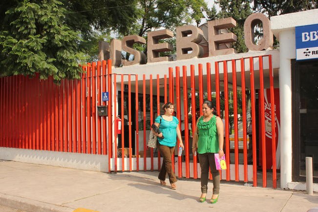 Revisarán posible sobrecupo en escuelas de Jalpan