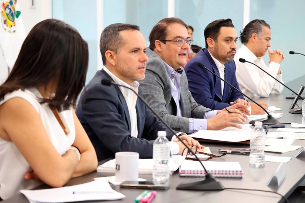 Aprueban en comisiones reforma al Poder Judicial