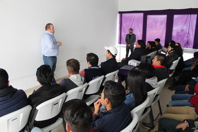 Alumnos de la Politécnica reciben pláticas en Vórtice IT