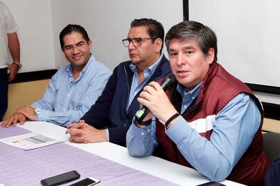 Funcionarios no pueden ser dirigentes de Morena