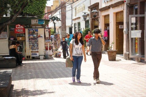 Ayudan a familia de los migrantes