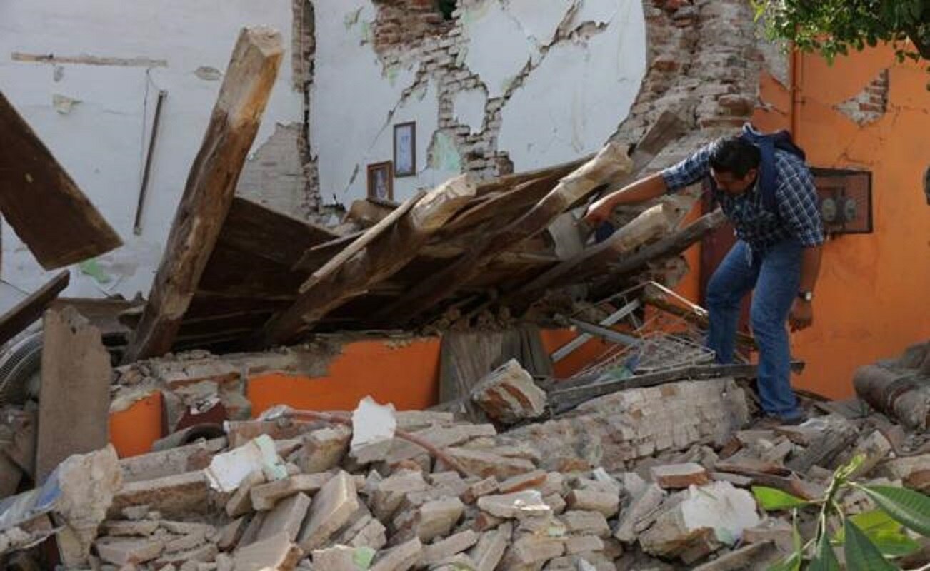 Suman 45 muertes por sismo en Oaxaca; 31 en Juchitán