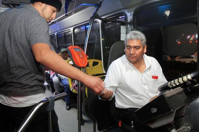 Analizarán derechos de operadores del Qrobús