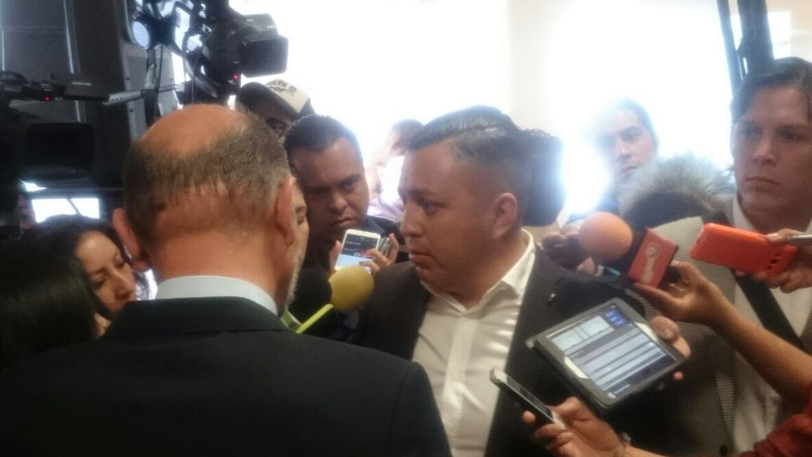 Policías se presentan en Centro Cívico 