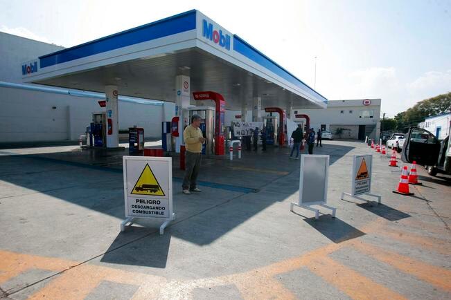 Peregrinar para conseguir unos litros de gasolina