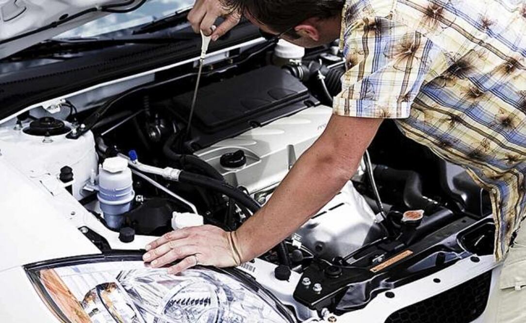 ¿Qué debo revisar en mi auto antes de salir de viaje?