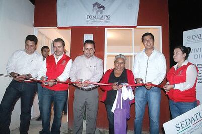 Entregan 22 viviendas