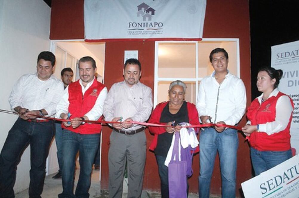 Entregan 22 viviendas