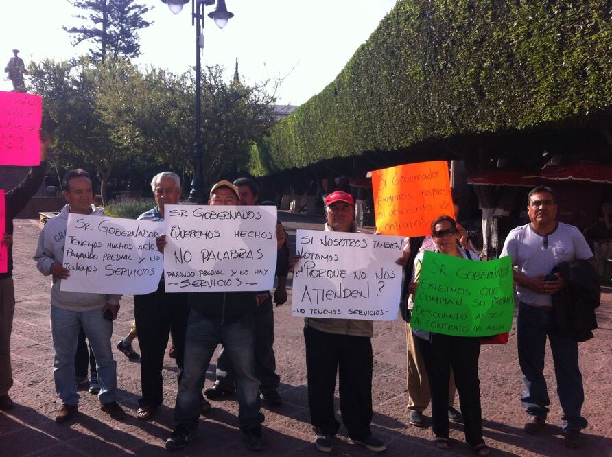 Piden vecinos regularización en cobro de agua