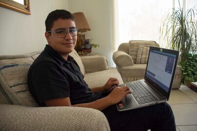 Acostumbrados a las clases en línea, estudiantes se conectan con la mejor actitud 