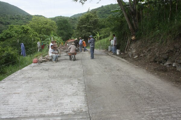 Dignifican camino en Arroyo Seco