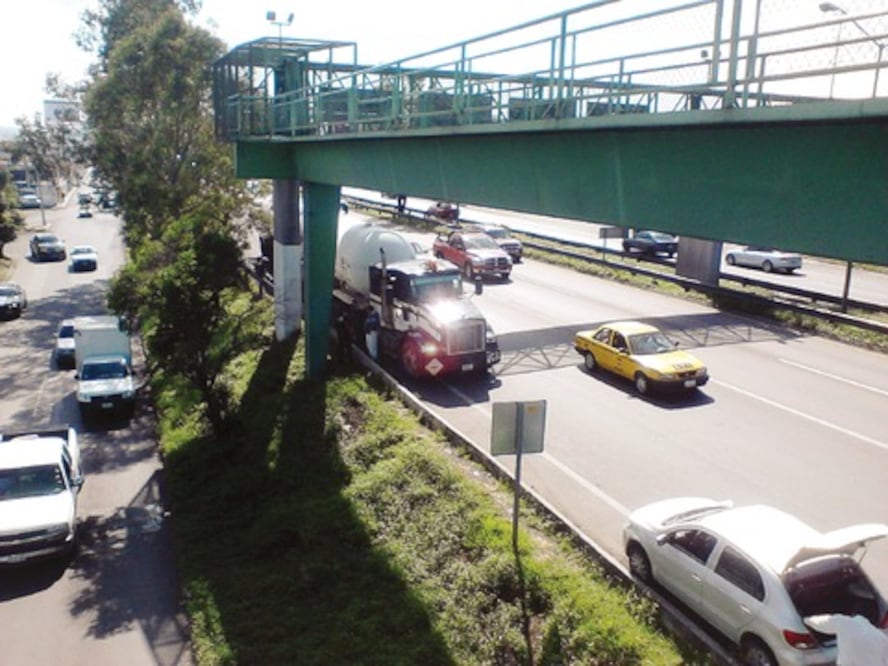 Crece tráfico en Los Arcos por obras